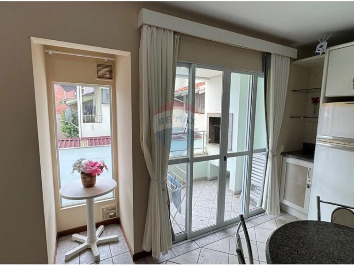 Apartamento 2 Quartos à Venda em Canasvieiras, Florianópolis — 77 m²