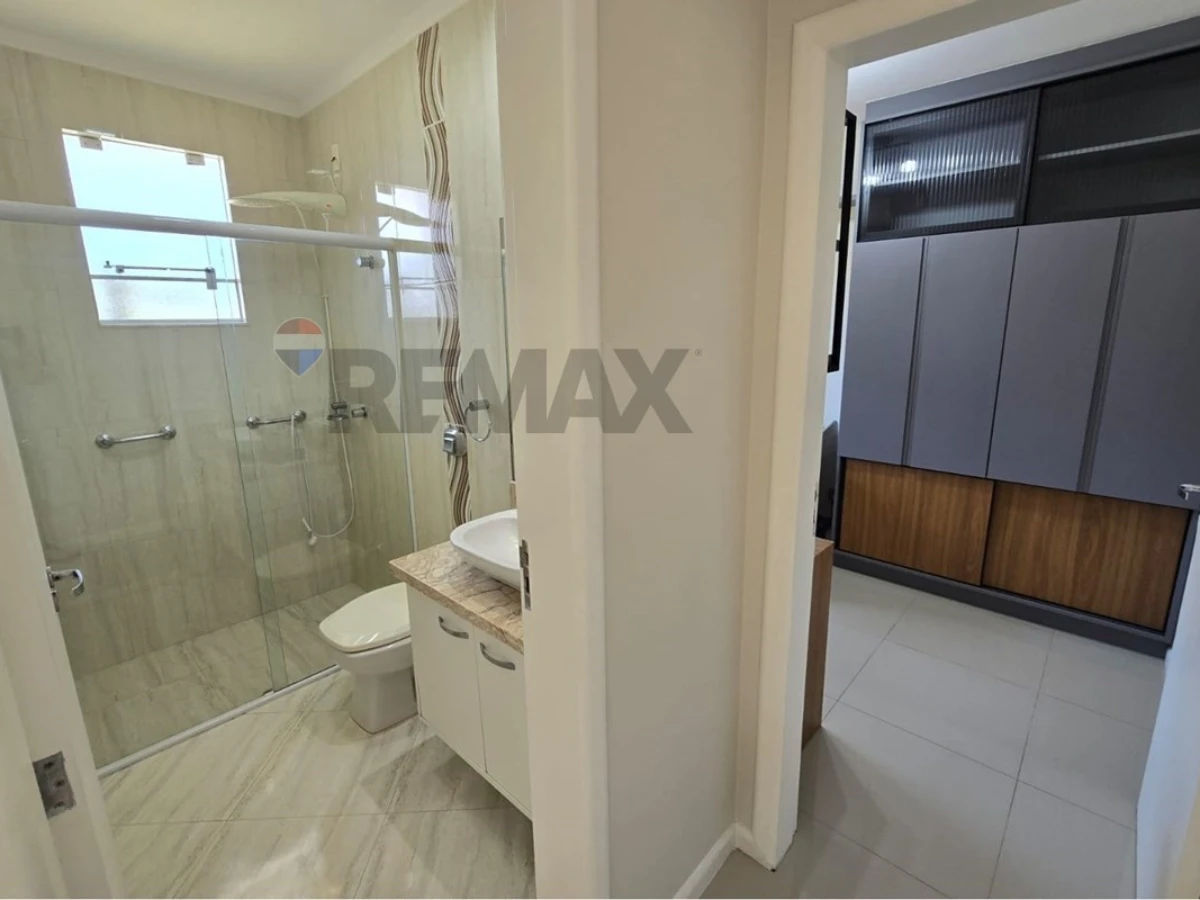 Casa 4 Dorms. em Condomínio Fechado — Cachoeira do Bom Jesus, Florianópolis