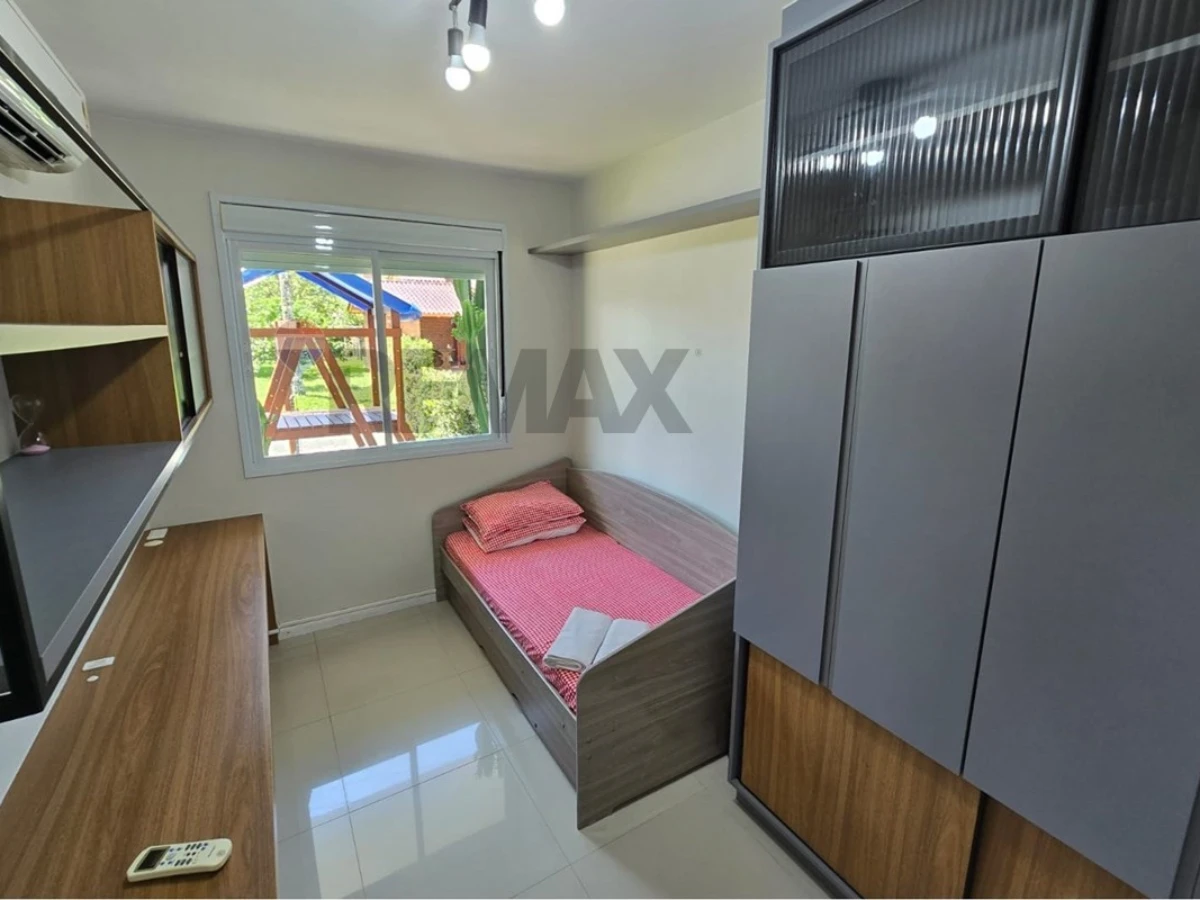 Casa 4 Dorms. em Condomínio Fechado — Cachoeira do Bom Jesus, Florianópolis