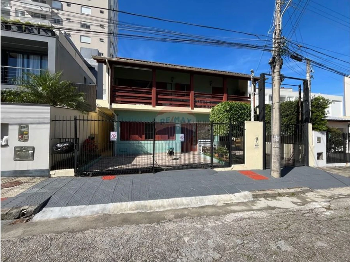 Casa 4 Dormitórios com Vista para o Mar à Venda em Itaguaçu, Florianópolis