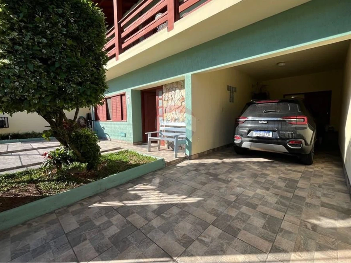 Casa 4 Dormitórios com Vista para o Mar à Venda em Itaguaçu, Florianópolis