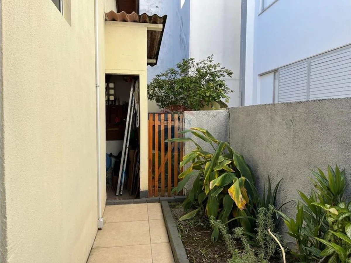 Casa 4 Dormitórios com Vista para o Mar à Venda em Itaguaçu, Florianópolis