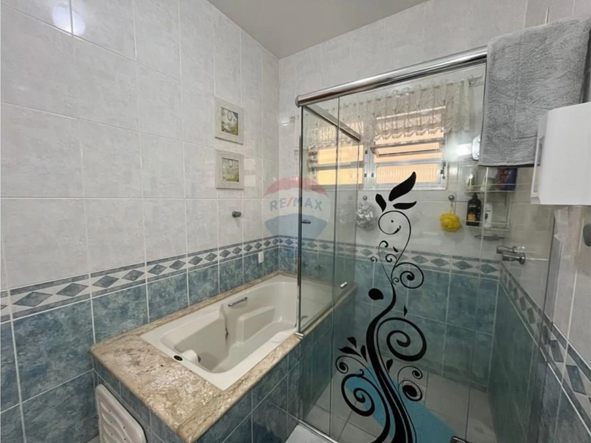 Casa 4 Dormitórios com Vista para o Mar à Venda em Itaguaçu, Florianópolis