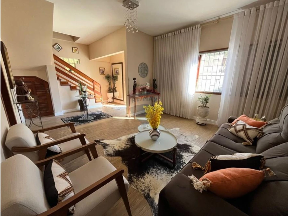Casa 4 Dormitórios com Vista para o Mar à Venda em Itaguaçu, Florianópolis