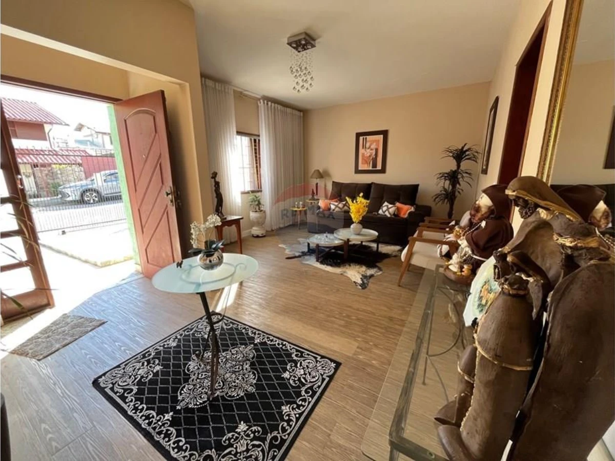 Casa 4 Dormitórios com Vista para o Mar à Venda em Itaguaçu, Florianópolis