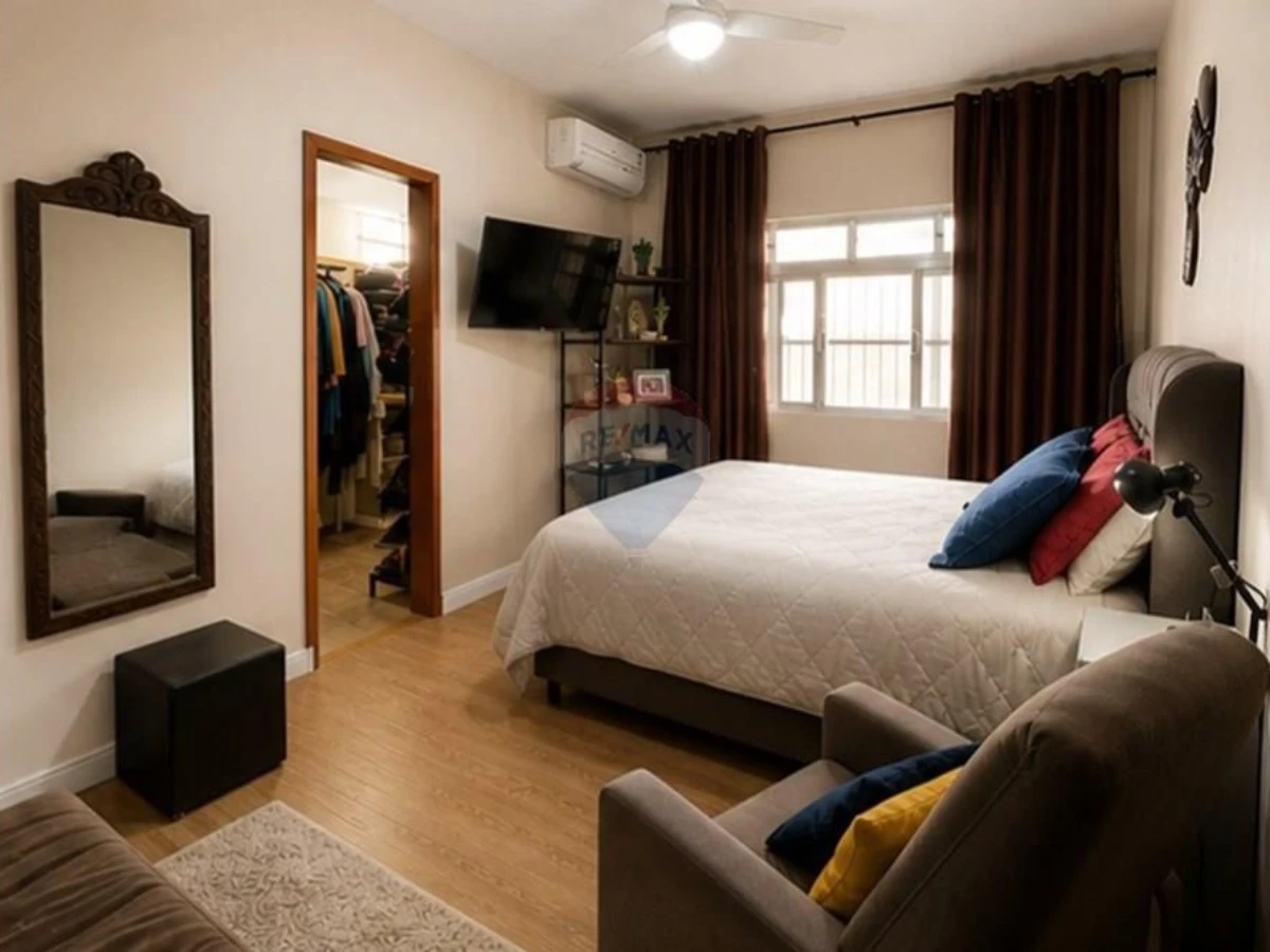 Casa 4 Dormitórios com Vista para o Mar à Venda em Itaguaçu, Florianópolis