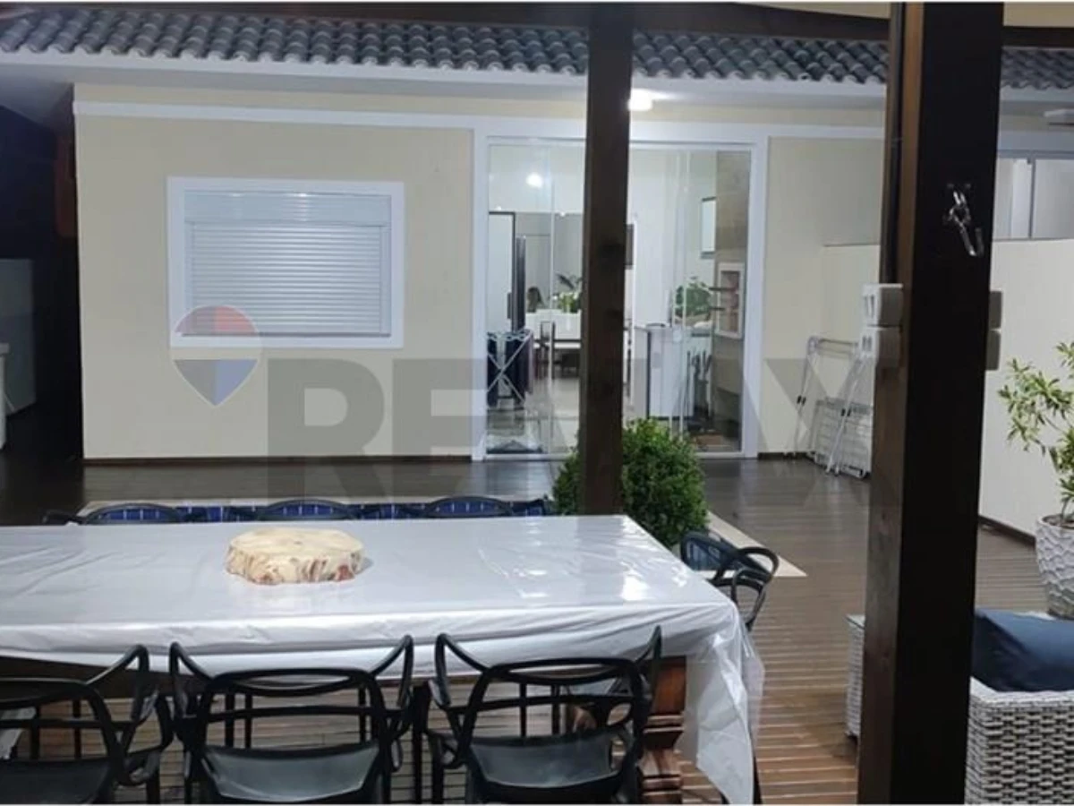 Casa 2 Quartos com Piscina à Venda em Cachoeira do Bom Jesus, Florianópolis