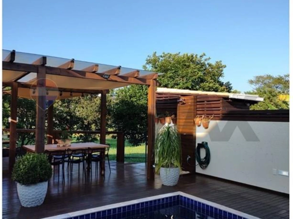 Casa 2 Quartos com Piscina à Venda em Cachoeira do Bom Jesus, Florianópolis