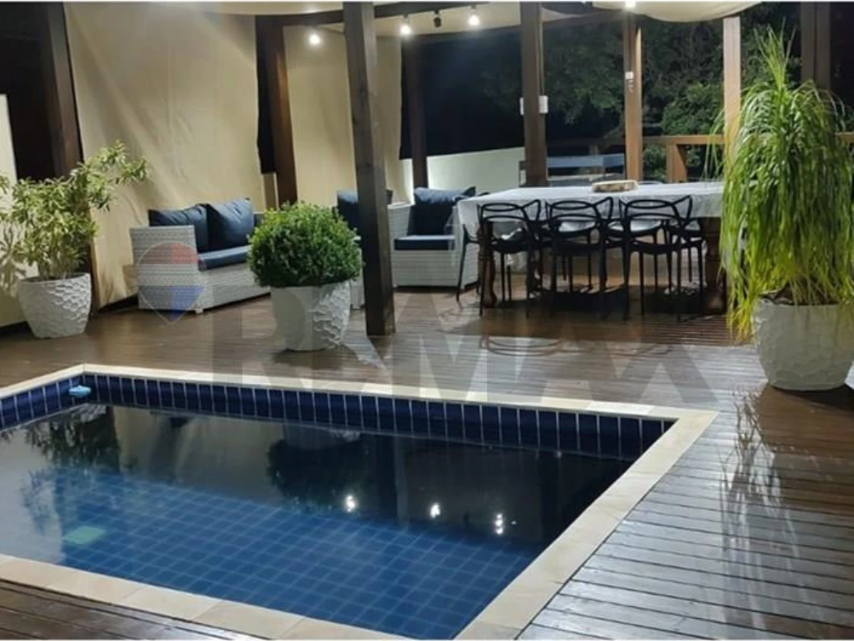 Casa 2 Quartos com Piscina à Venda em Cachoeira do Bom Jesus, Florianópolis