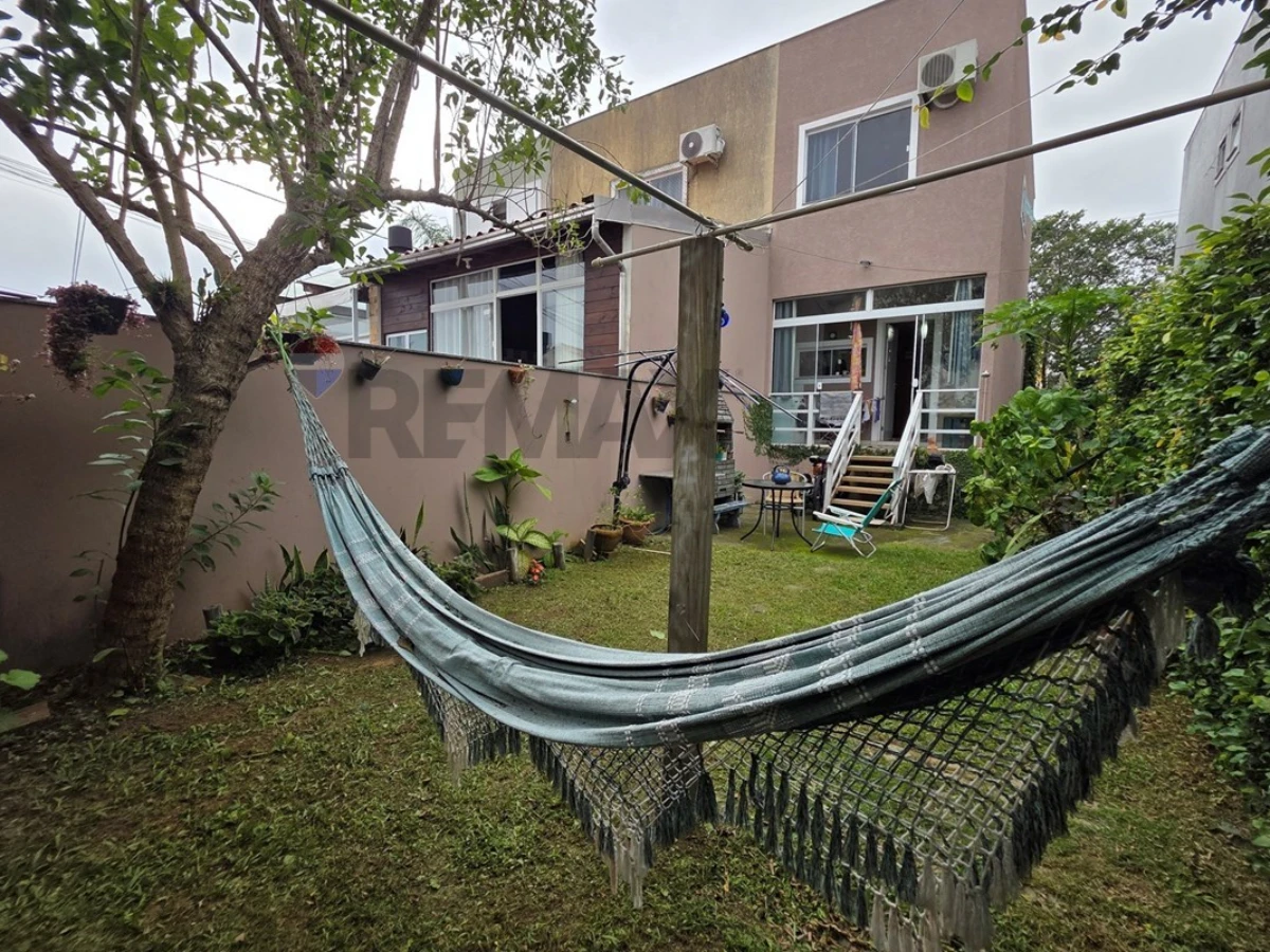Sobrado 2 Suítes à Venda em Ingleses, Florianópolis — 97 m²