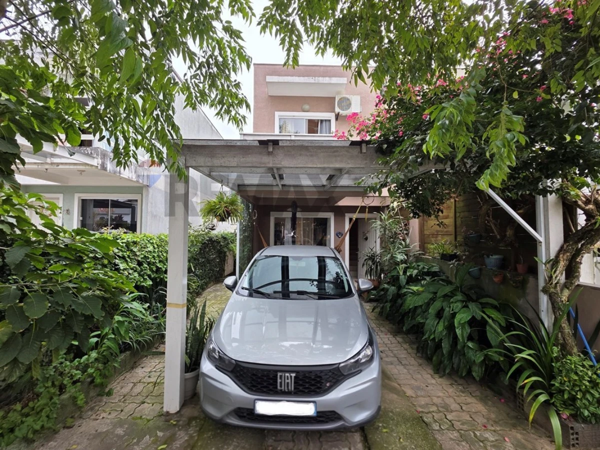 Sobrado 2 Suítes à Venda em Ingleses, Florianópolis — 97 m²